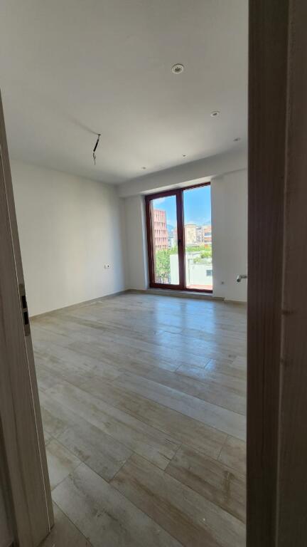 Space + parking area for offices for rent on Kavaja Street!
