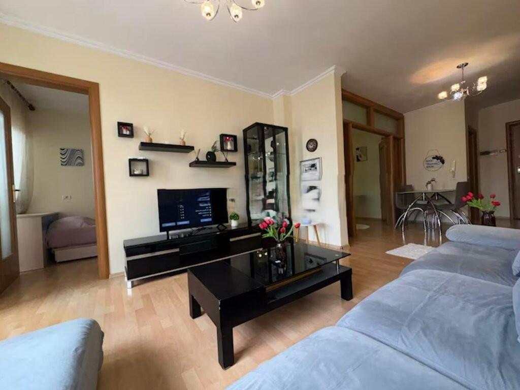 Apartament 2+1 për Qira te Rruga Barrikadave