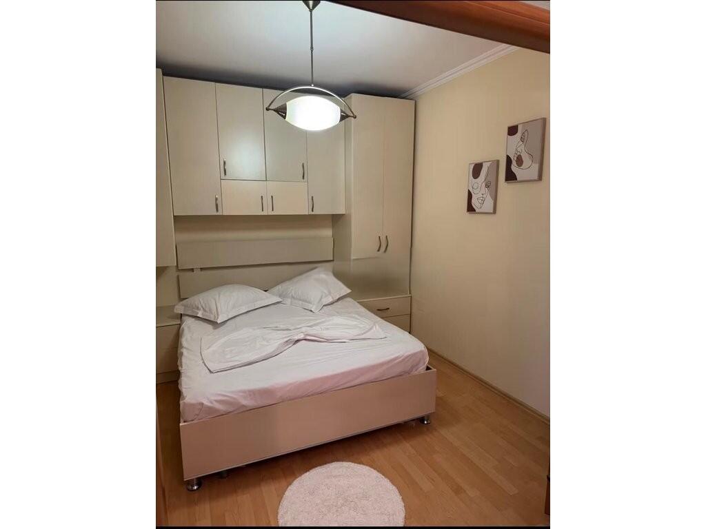 Apartament 2+1 për Qira te Rruga Barrikadave