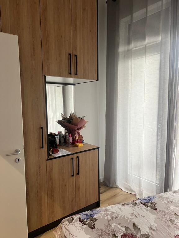 Apartament 1+1 me qira tek Kontakti