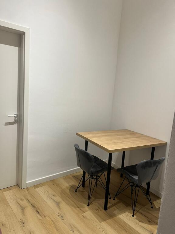 Apartament 1+1 me qira tek Kontakti