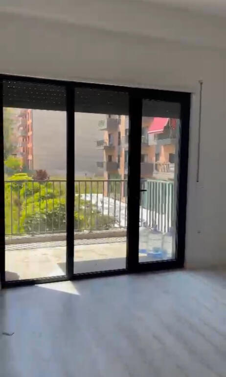 2+1+2 apartment is offered at the Dinamo complex for offices