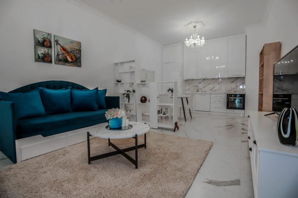 Luksoz Apartment 1+1 for rent, Square 21