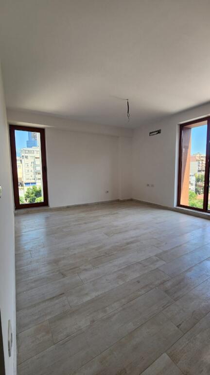 Space + parking area for offices for rent on Kavaja Street!