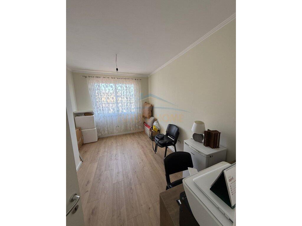 For sale, Apartment 2+1, Fratari Complex, Unaza e Re