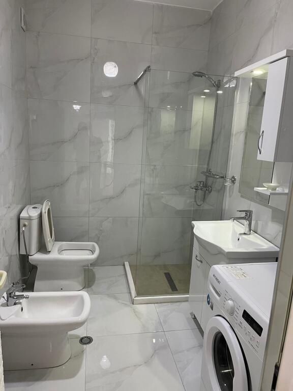 Jepet apartament 1+1 me qera tek Liqeni Thate, Radissoni