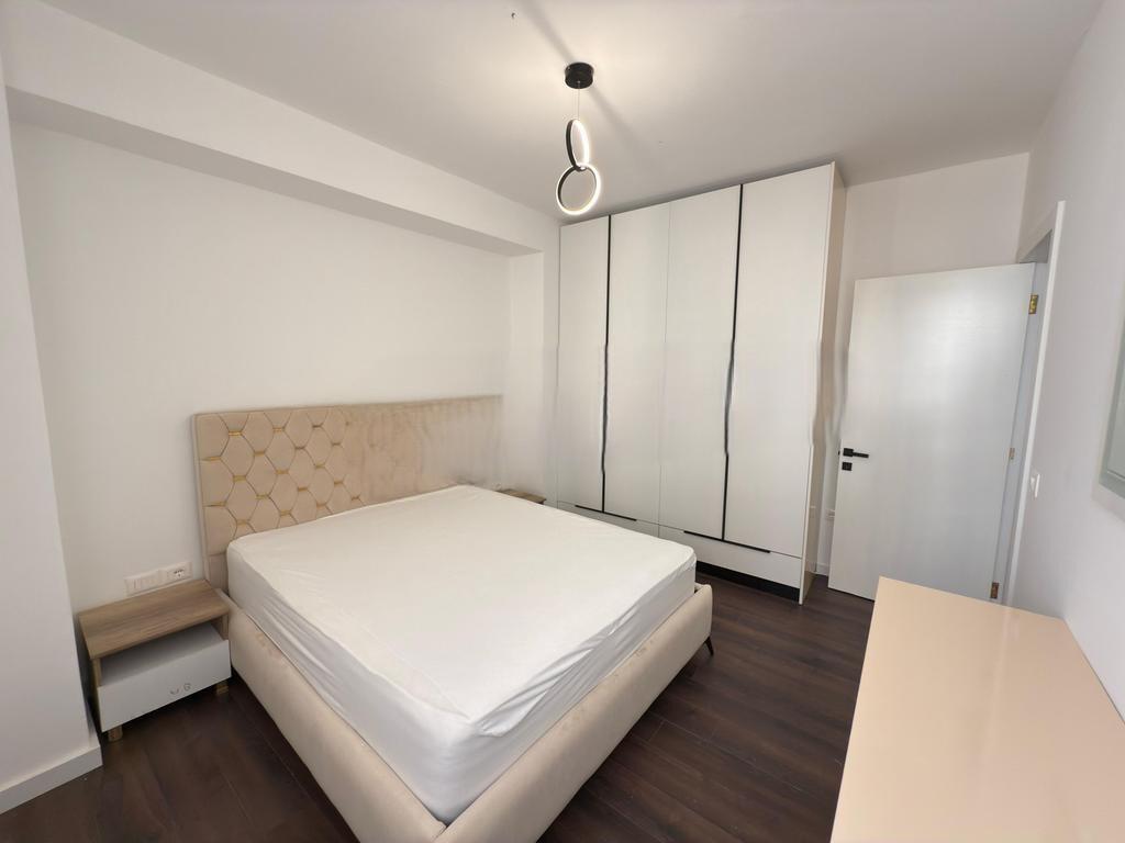 Apartament 1+1 me Qira, Astir