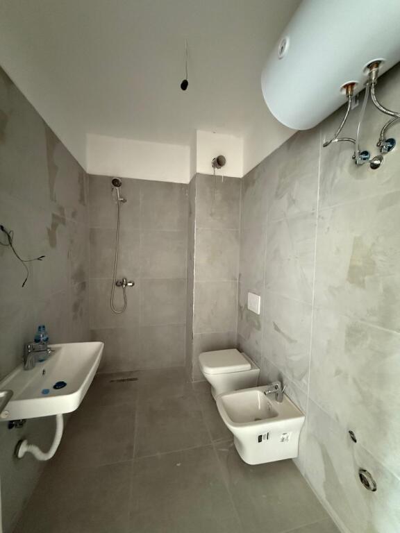 1+1 empty apartment for rent for living or office near the Train Station