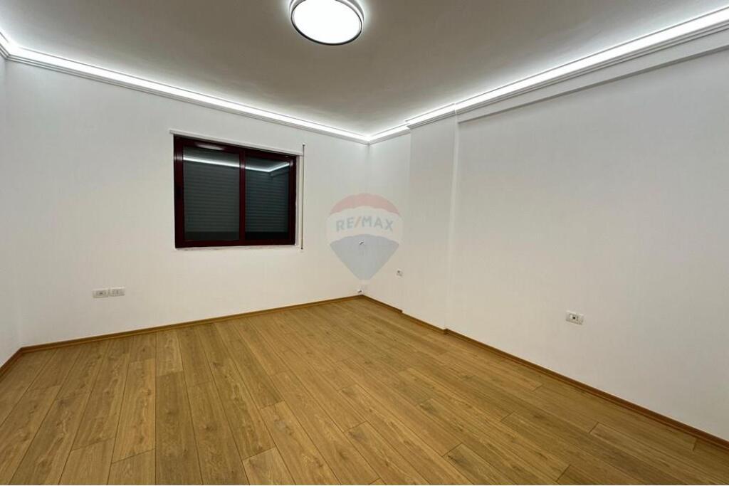 2+1+2 apartment with garage near Partizani Gymnasium!