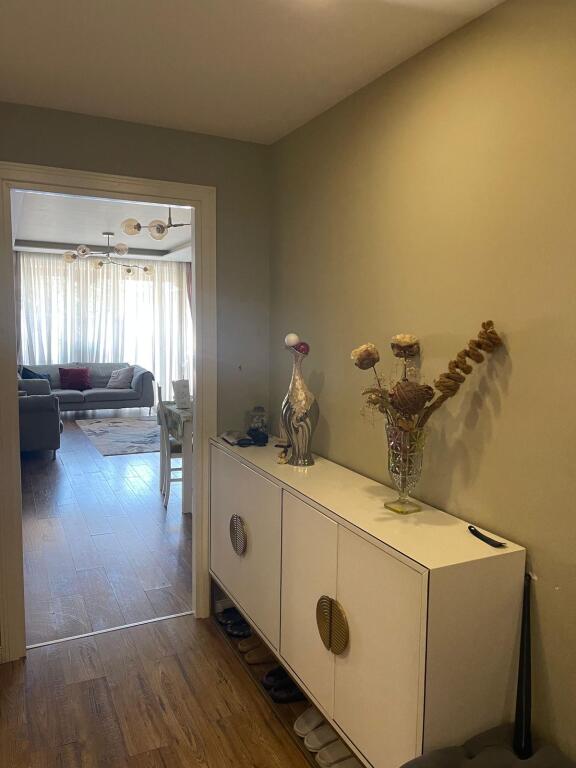 Shitet super apartament 3+1+2+verande+garazhd tek Pavaroti, kopshti Botanik