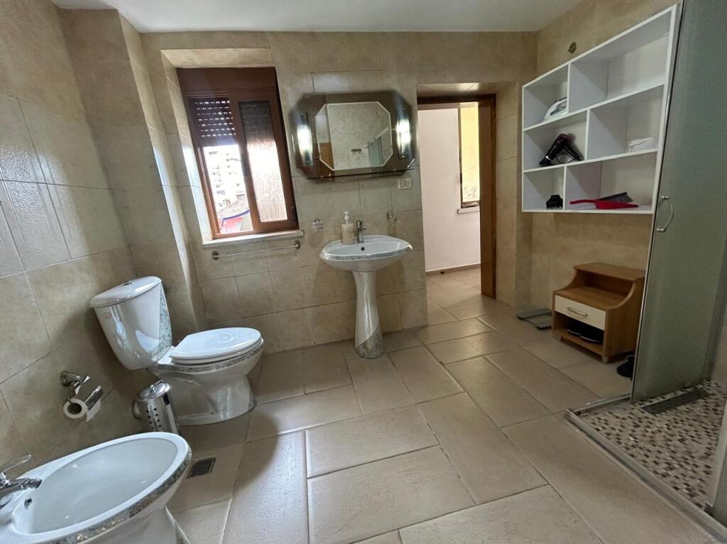 Apartment 2+1+2 for rent, Pazari i Ri
