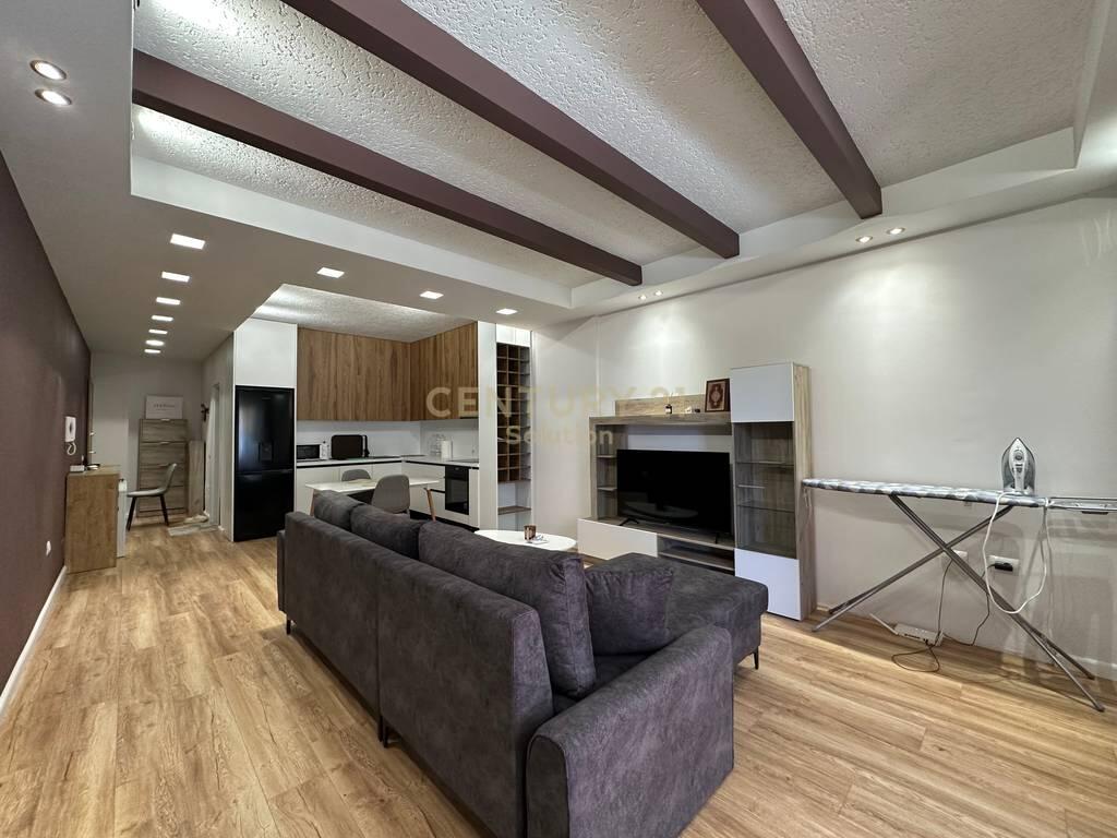Tirana, in vendita appartamento 1+1 Piano 3, 80 m²