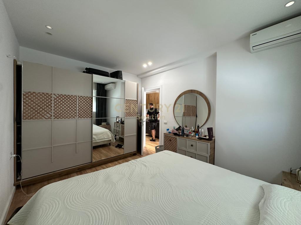 Tirana, in vendita appartamento 1+1 Piano 3, 80 m²