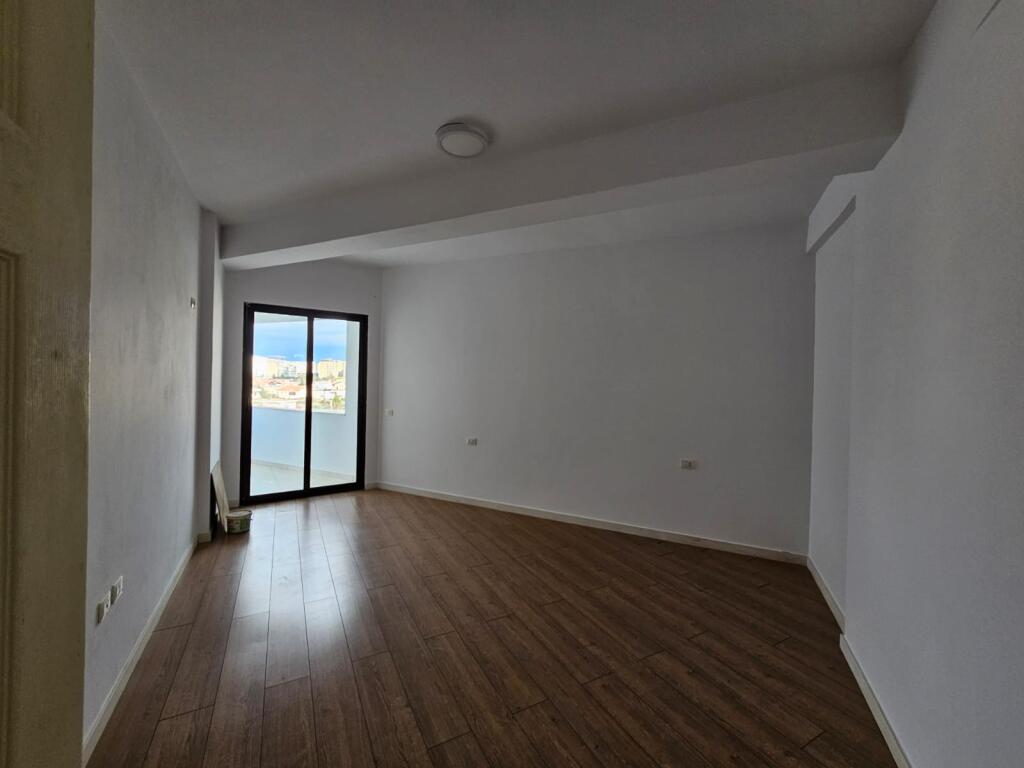 Apartament 2+1 me qira bosh tek Unaza e Re!