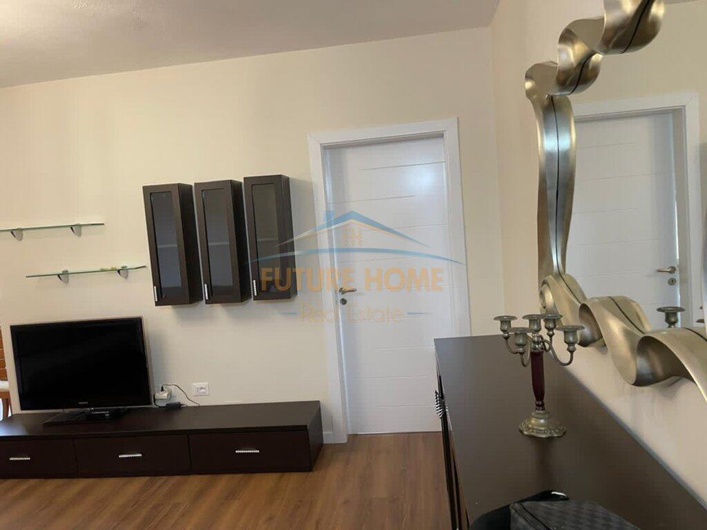 Shitet, Apartament 1+1, Komuna e Parisit, Tirane.