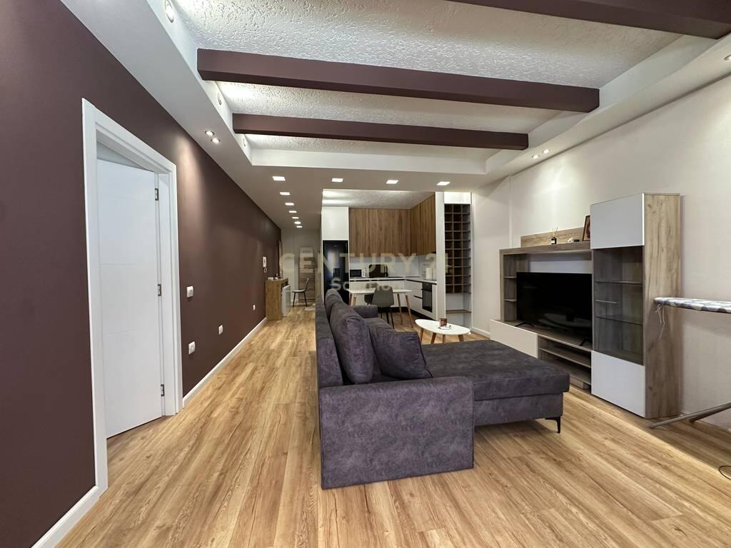 Tirana, in vendita appartamento 1+1 Piano 3, 80 m²