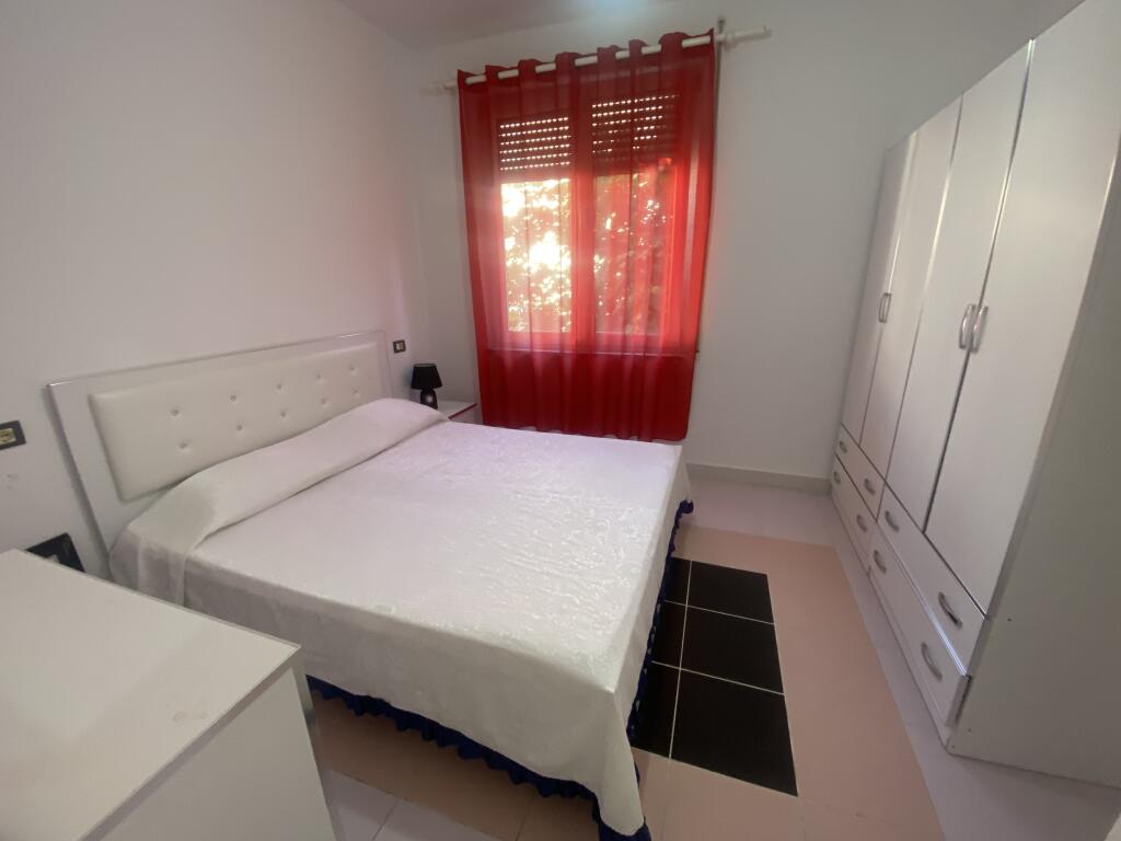 1+1, furnished, near the botanical garden.