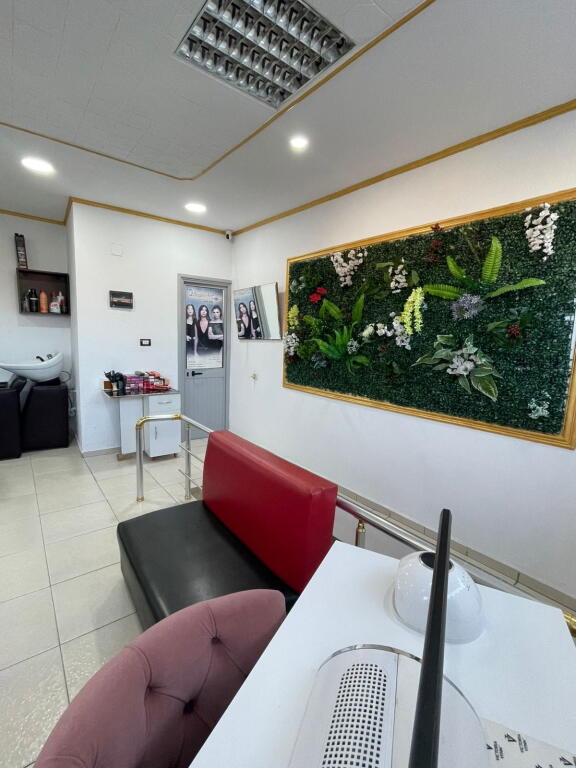 Parukeri Me Qera Ne Kamez (ID BD21715) Tirane