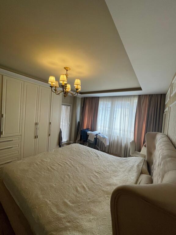 Shitet super apartament 3+1+2+verande+garazhd tek Pavaroti, kopshti Botanik