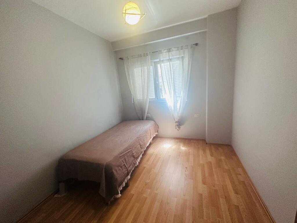 Apartamenti 2+1 për qira, Kodra e Diellit pranë kopështit botanik