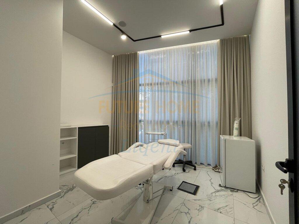 Qera, Ambient Klinik, Tiranë.