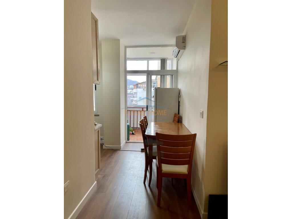 Shitet, Apartament 1+1, Komuna e Parisit, Tirane.