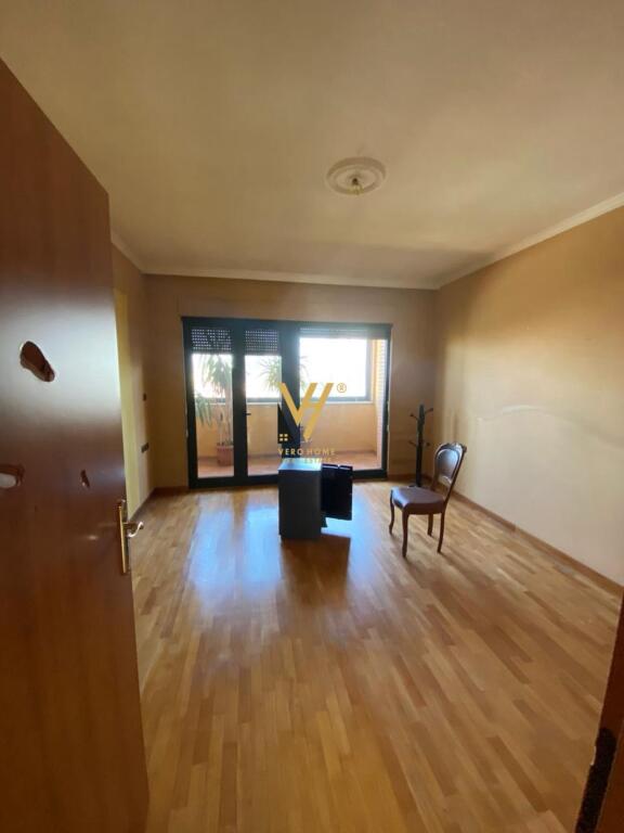 OFFICE 160M2 FOR RENT IN THE BLOCK