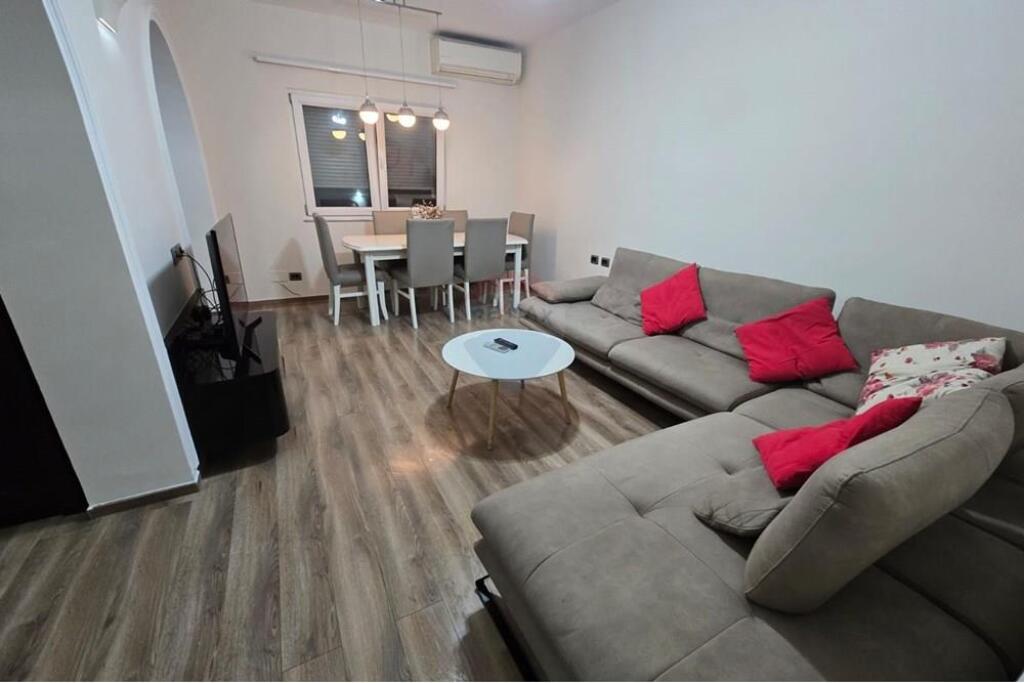 1+1 apartment for rent at Pazari i Ri!