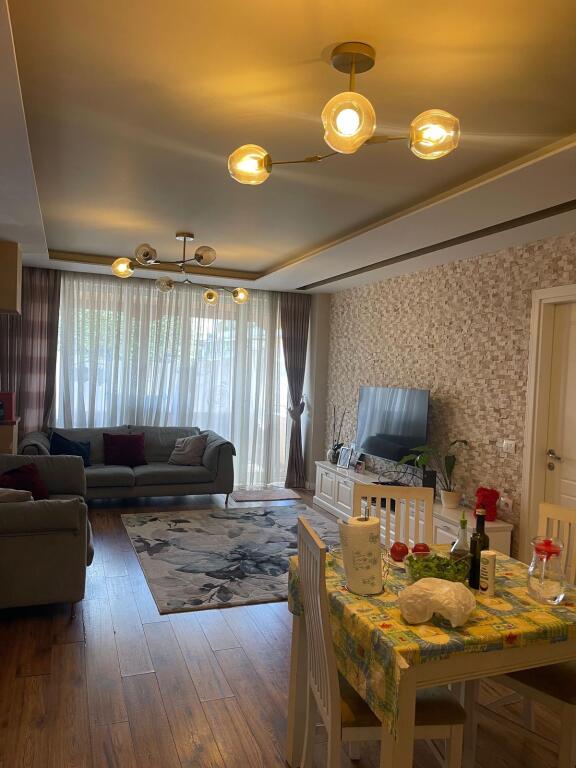 Shitet super apartament 3+1+2+verande+garazhd tek Pavaroti, kopshti Botanik