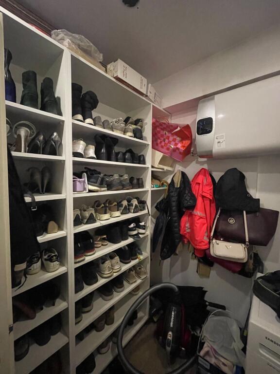 Shitet super apartament 3+1+2+verande+garazhd tek Pavaroti, kopshti Botanik