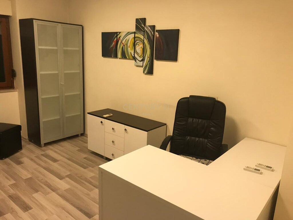 Office for rent in the center at 9-Katëshet!