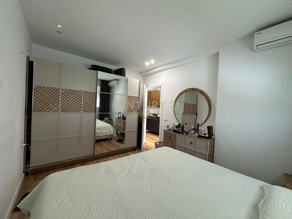 Tirana, in vendita appartamento 1+1 Piano 3, 80 m²