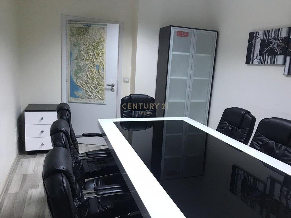 Office for rent in the center at 9-Katëshet!