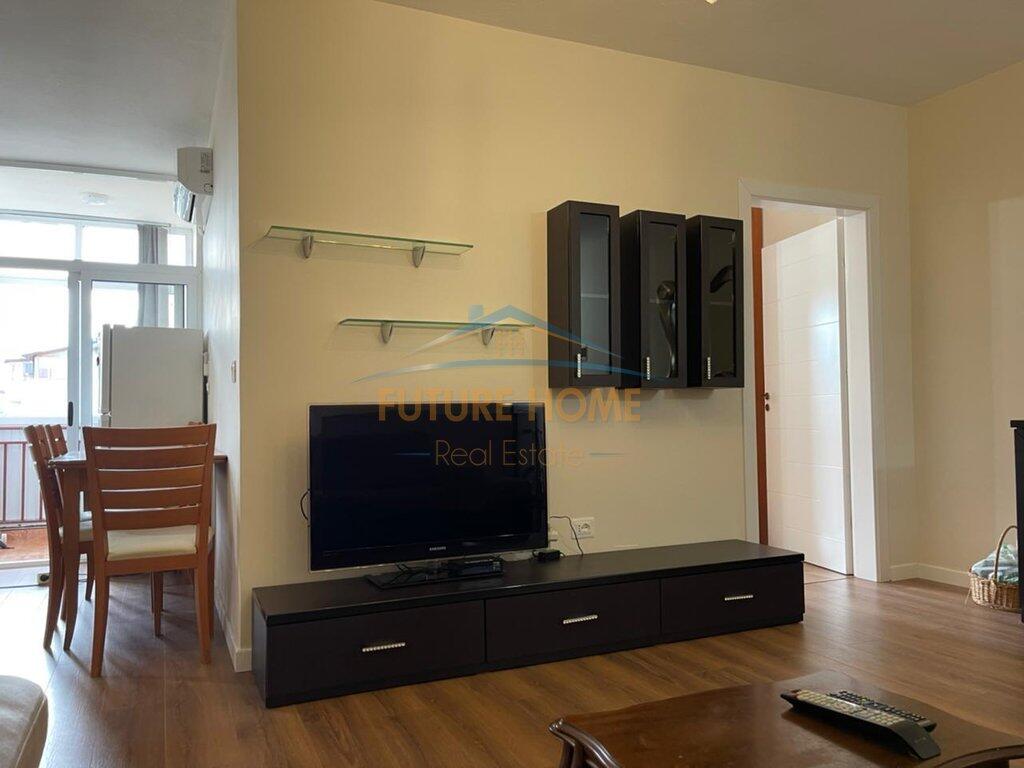 Shitet, Apartament 1+1, Komuna e Parisit, Tirane.