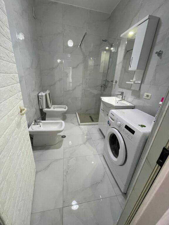 Jepet apartament 1+1 me qera tek Liqeni Thate, Radissoni