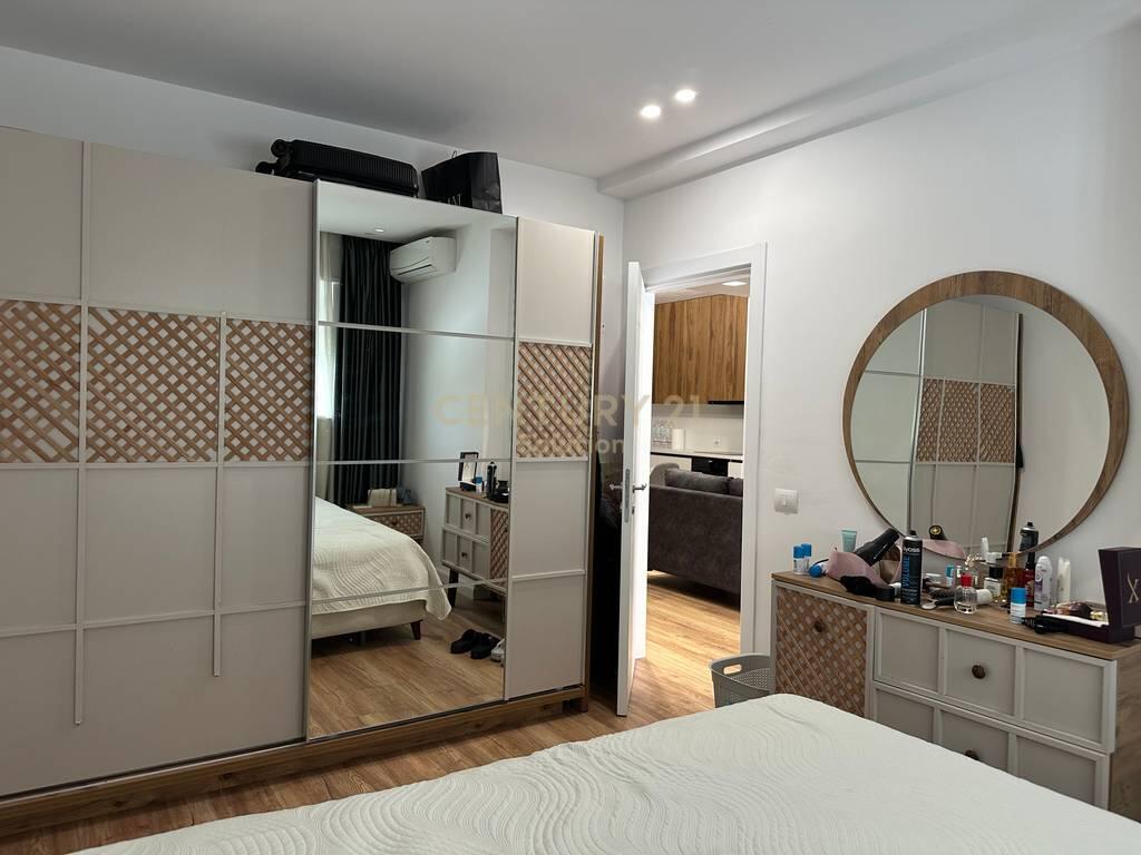 Tirana, in vendita appartamento 1+1 Piano 3, 80 m²