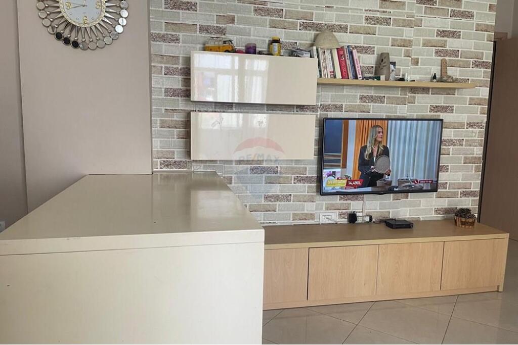 1+1 apartment, Fresk