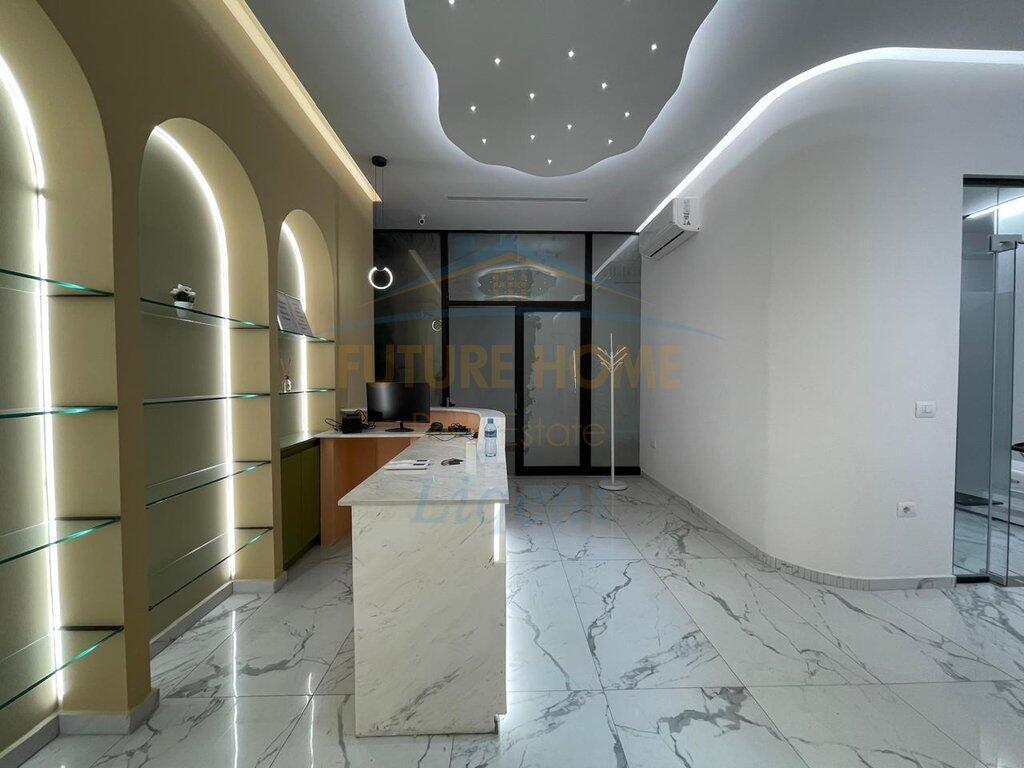 Qera, Ambient Klinik, Tiranë.
