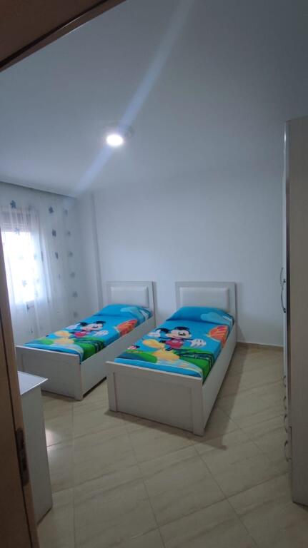JEPET ME QIRA 2+1+1 ASTIR