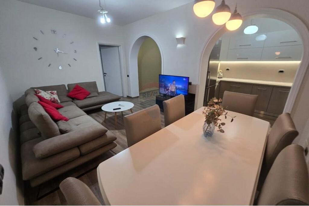 1+1 apartment for rent at Pazari i Ri!
