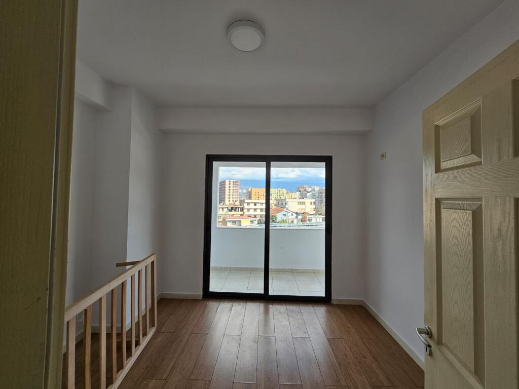 Apartament 2+1 me qira bosh tek Unaza e Re!