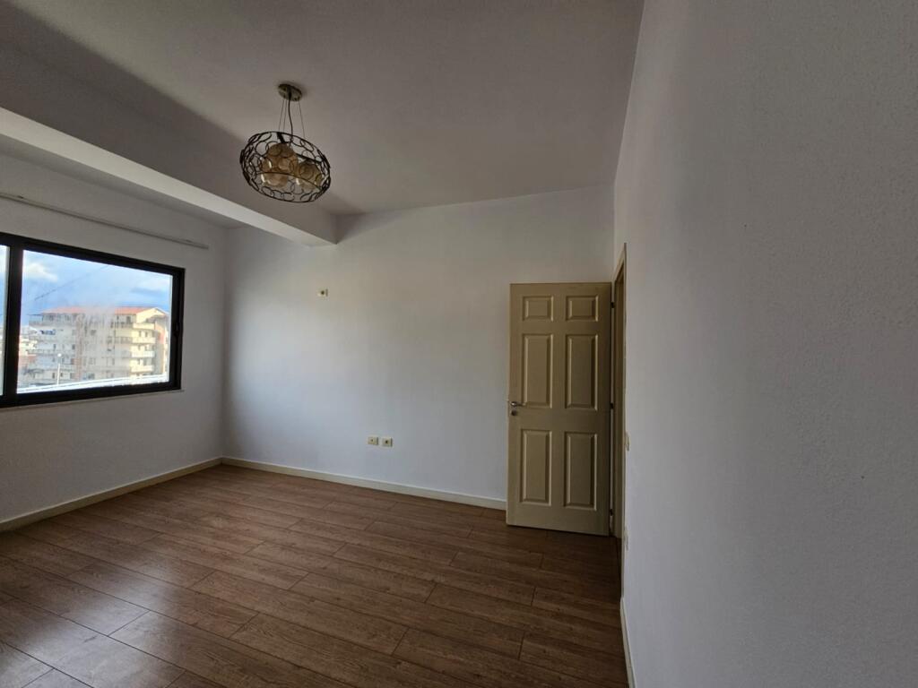 Apartament 2+1 me qira bosh tek Unaza e Re!
