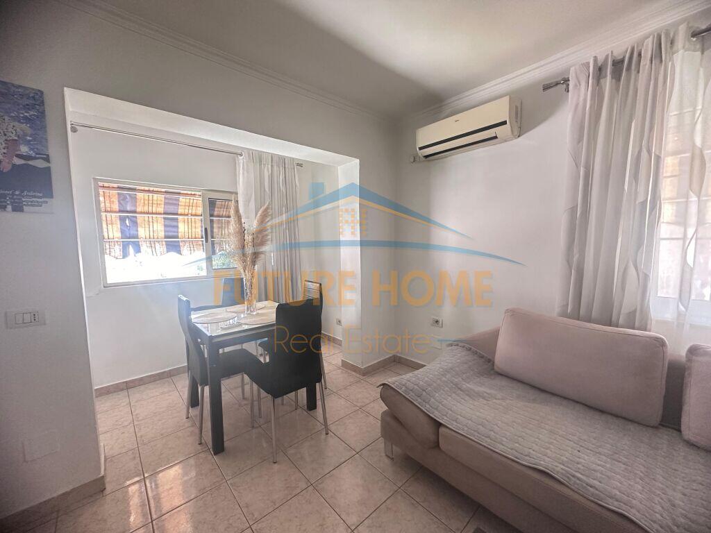 Shitet, Apartament 1+1, Rruga Hoxha Tahsim