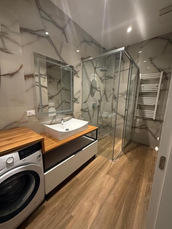 Një apartament 1+1 jepet me qira te Kompleksi Delijorgji