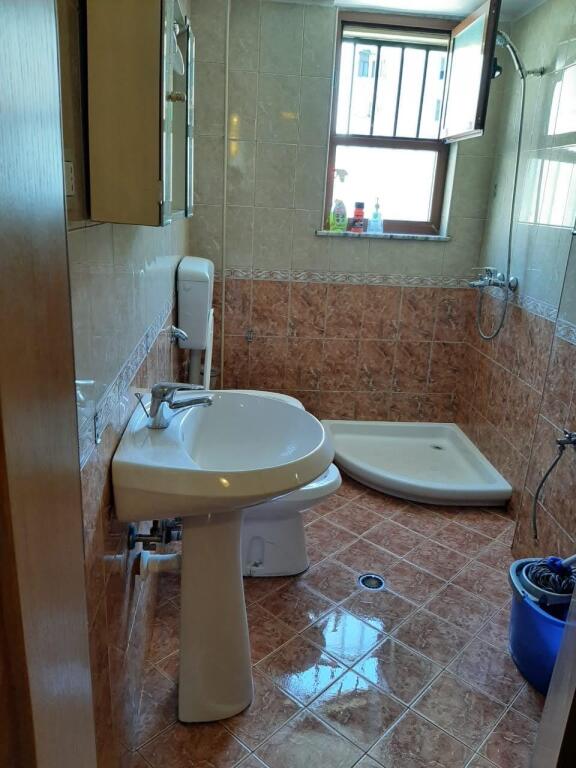 2+1 për qira për banim ose zyre pranë Xhamisë së Tabakeve