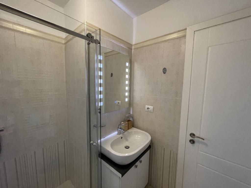 Apartament 2+1 me qira LIQENI ARTIFICIAL