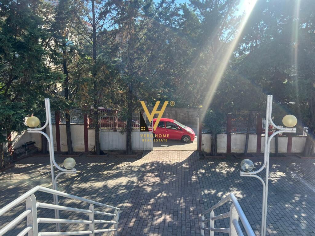 OFFICE 120 M2 FOR RENT IN SAUK