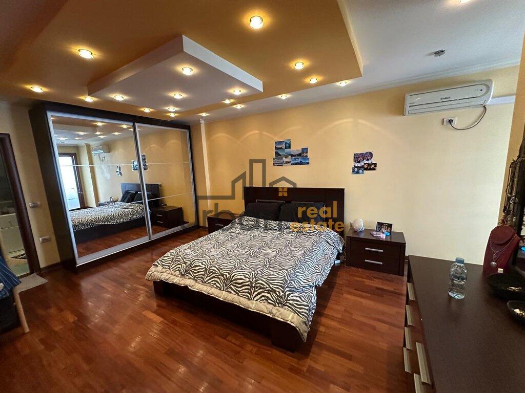 ESCLUSIVO, Duplex 2+1+2 in Affitto | Ish Ekspozita, Tirana – | 100 m²