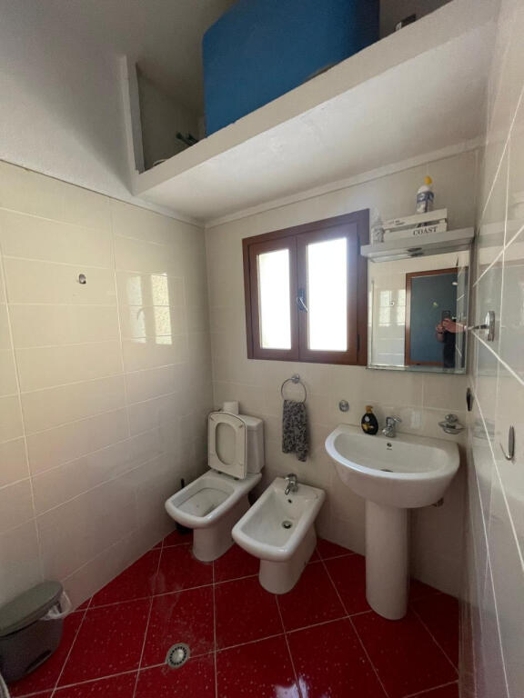 Vile 2 Kateshe per Shitje prane Liqenit te Farkes (ID BV0117) Tirane.