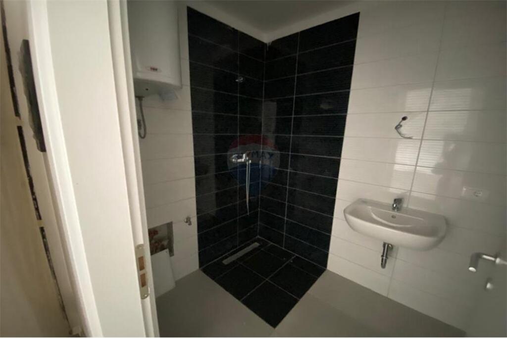 SPACE FOR RENT AT KOMUNA E PARISIT!